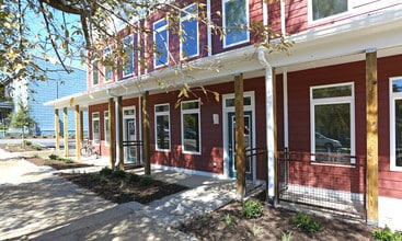 LOFTY APARTMENTS in Richmond, VA - Foto de edificio - Building Photo