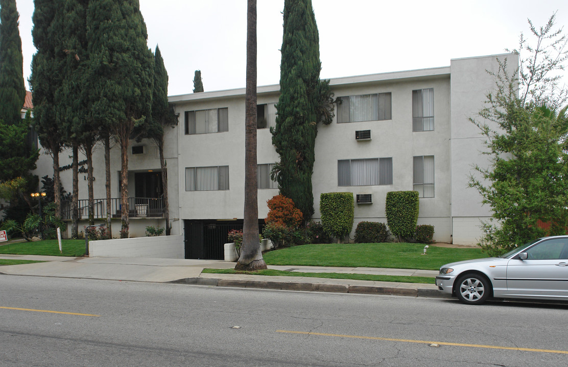 Jamestown Arms Apartments in Pasadena, CA - Building Photo