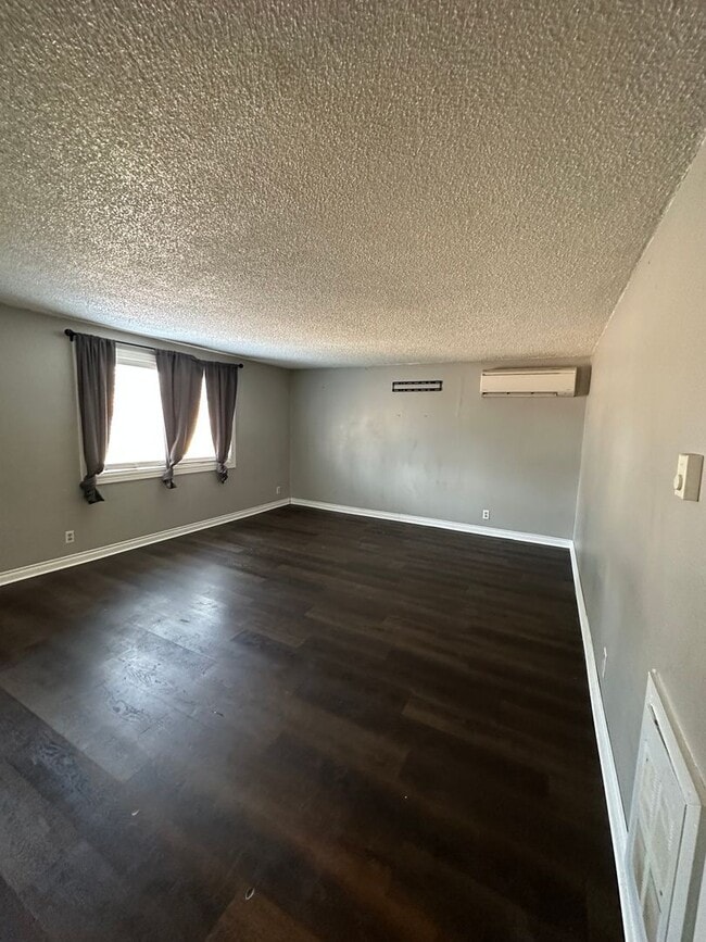 161 SE Suksdorf St in Winston, OR - Building Photo - Building Photo