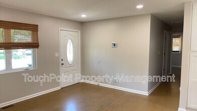 2700 Ravencroft Dr in Charlotte, NC - Building Photo - Building Photo