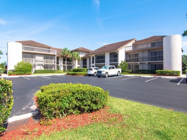 3200 Twin Lakes Terrace in Fort Pierce, FL - Foto de edificio - Building Photo