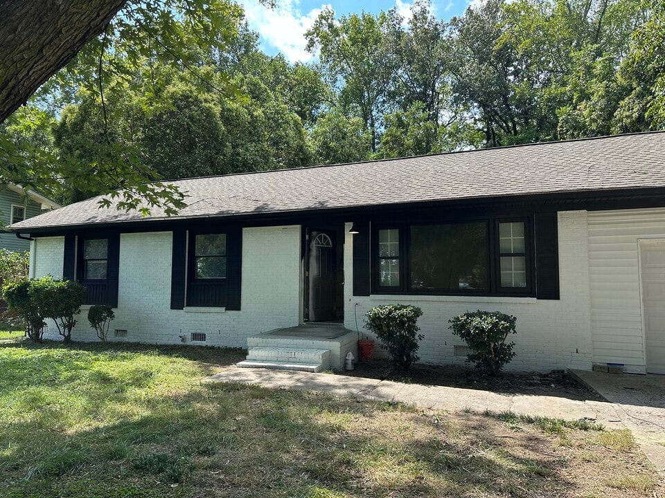 1415 Vancouver Dr in Charlotte, NC - Building Photo