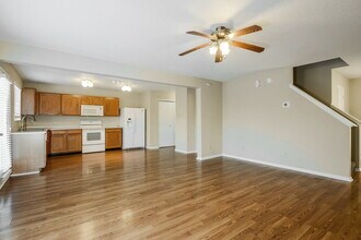 8836 Hosta Way in Indianapolis, IN - Foto de edificio - Building Photo