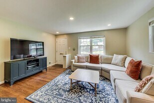 4715 Oxbow Rd in Rockville, MD - Building Photo