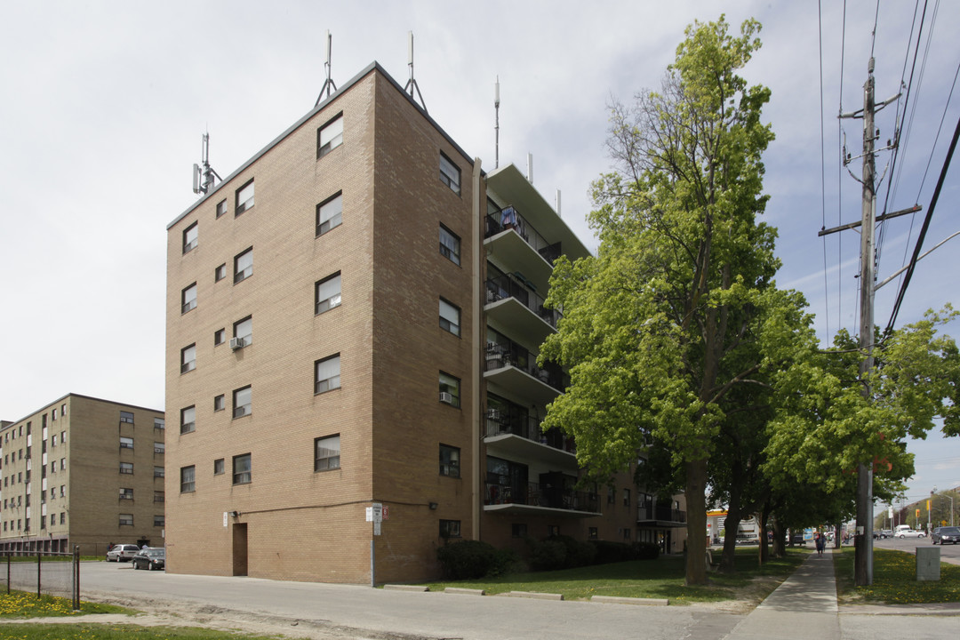 Brenthall Apartments in Toronto, ON - Building Photo