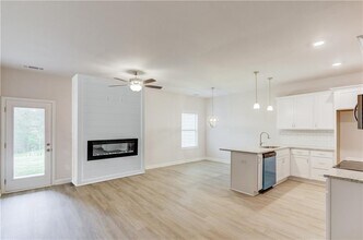 6408 Pine St in Lula, GA - Building Photo - Building Photo