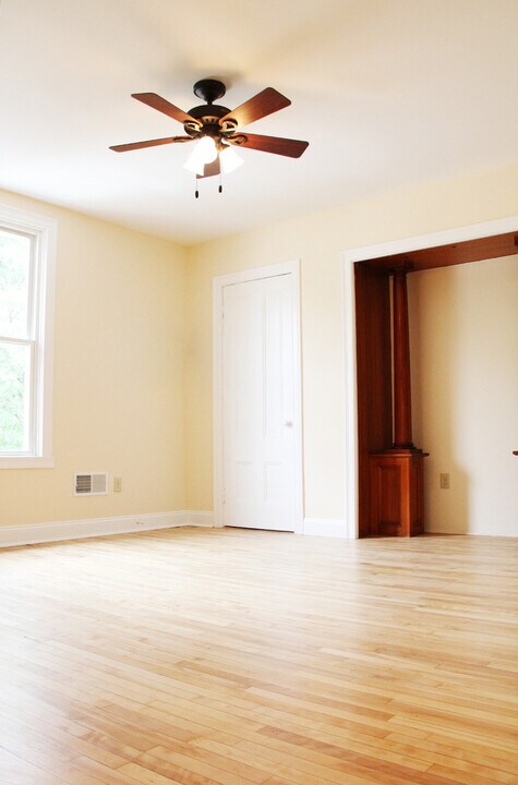 16 Grant St in Burlington, VT - Building Photo