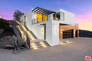 32180 Mulholland Hwy in Malibu, CA - Building Photo