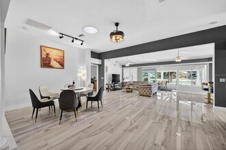 411 Del Mar Dr in Lady Lake, FL - Building Photo - Building Photo