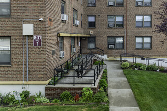 Park East Terrace in Paterson, NJ - Building Photo - Building Photo