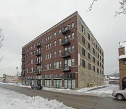1862 W Fond du Lac Ave in Milwaukee, WI - Building Photo - Building Photo