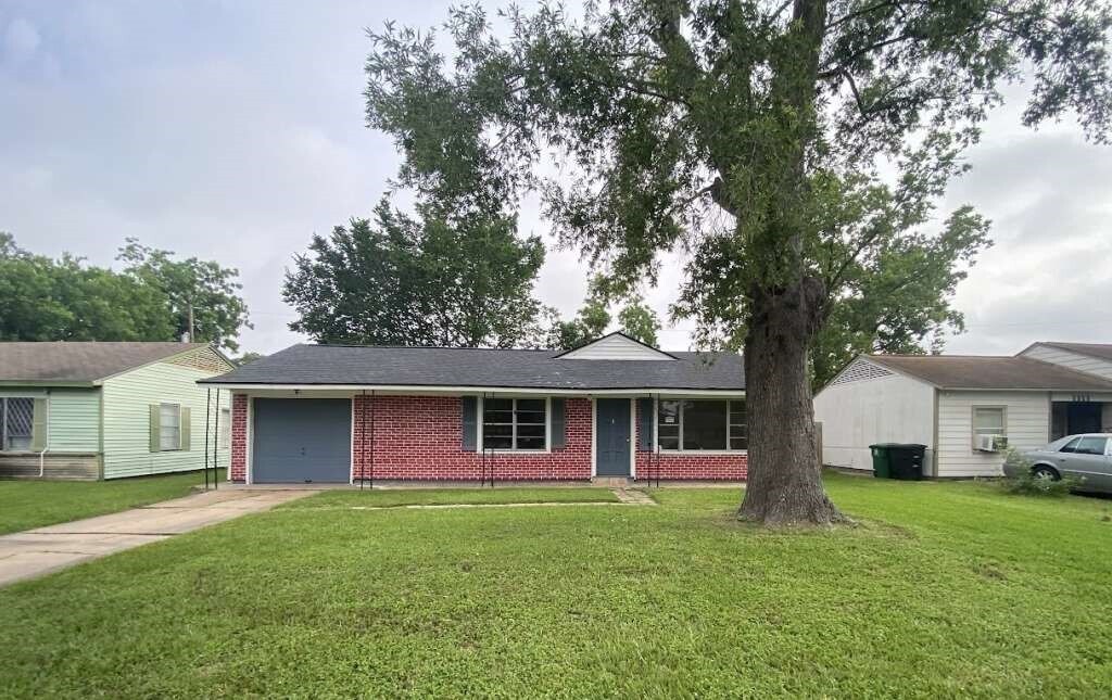 5715 Belmark St in Houston, TX - Building Photo