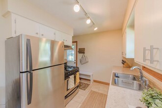 1609 Flag Ave N in Minneapolis, MN - Building Photo - Building Photo