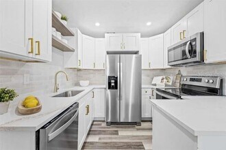 7335 10th Ave N in St. Petersburg, FL - Building Photo - Building Photo