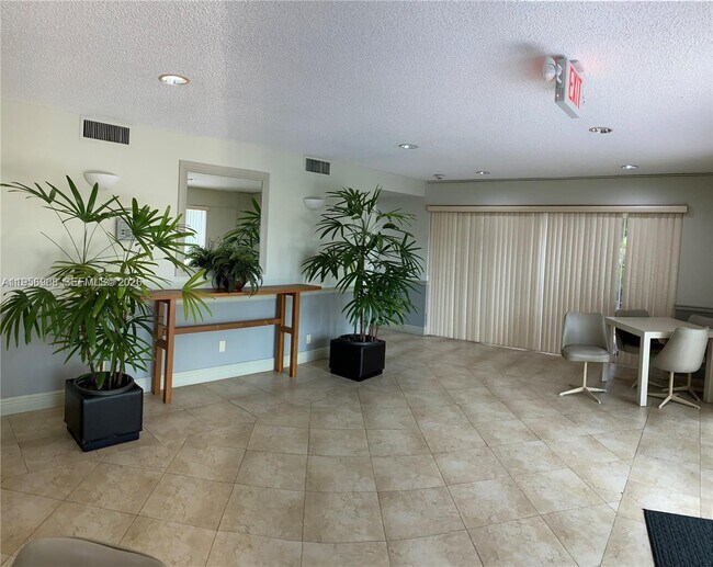 7900 Camino Cir in Miami, FL - Building Photo - Building Photo