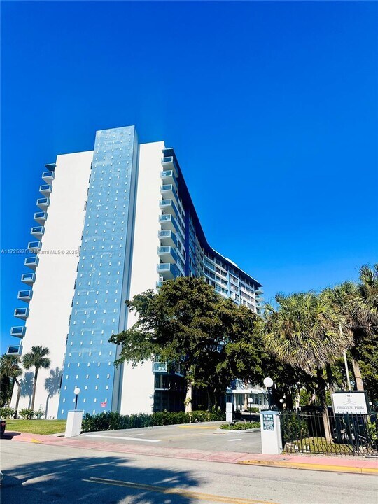 7441 Wayne Ave, Unit # 2G in Miami, FL - Building Photo