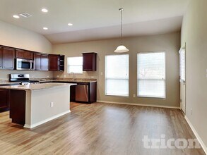 955 Oak Falls Dr in Willis, TX - Foto de edificio - Building Photo