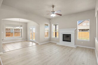 13713 Glen Mark Dr in Manor, TX - Foto de edificio - Building Photo