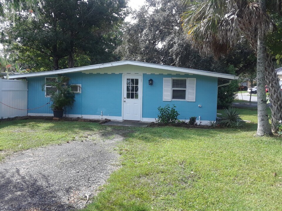 5841 Mariposa Dr in Holiday, FL - Building Photo