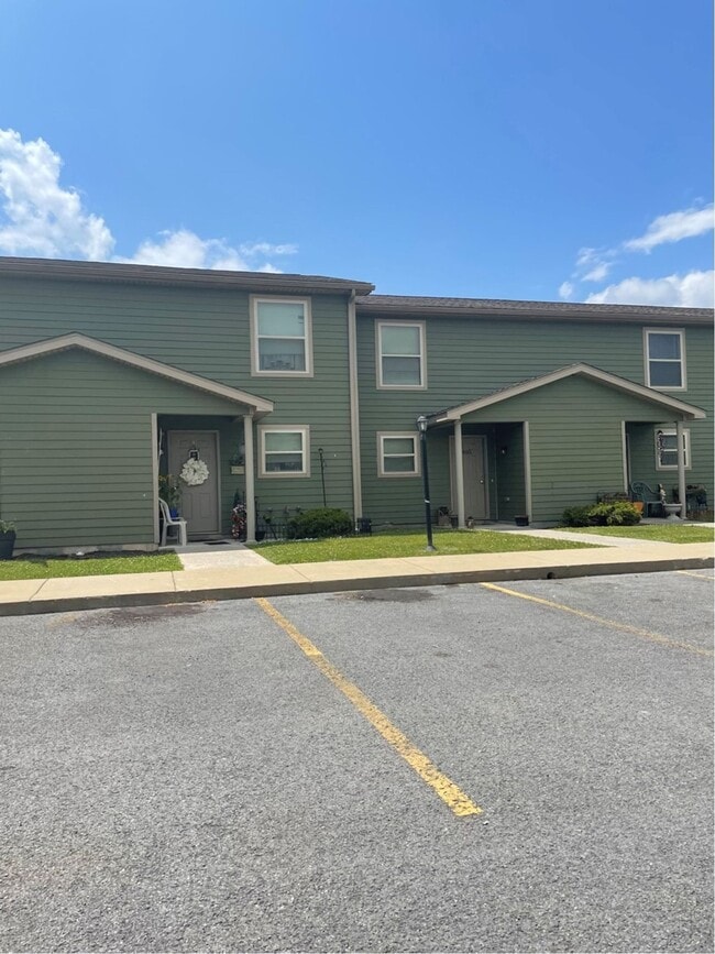 207 Alexandria Dr in Reedsville, WV - Building Photo - Building Photo