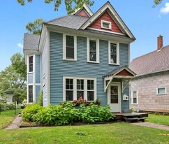 1279 Burr St N in St. Paul, MN - Building Photo