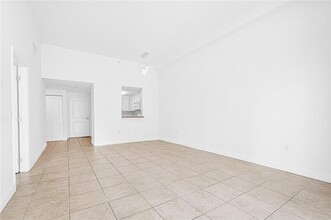 1250 S Miami Ave, Unit 812 in Miami, FL - Building Photo - Building Photo