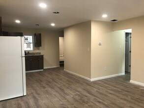 10 Brandon Ave in Ewing Township, NJ - Building Photo - Building Photo