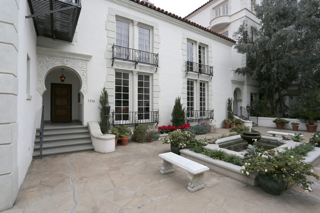 Harper House in Los Angeles, CA - Foto de edificio - Building Photo