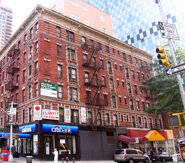 401 E 68th St in New York, NY - Building Photo - Building Photo