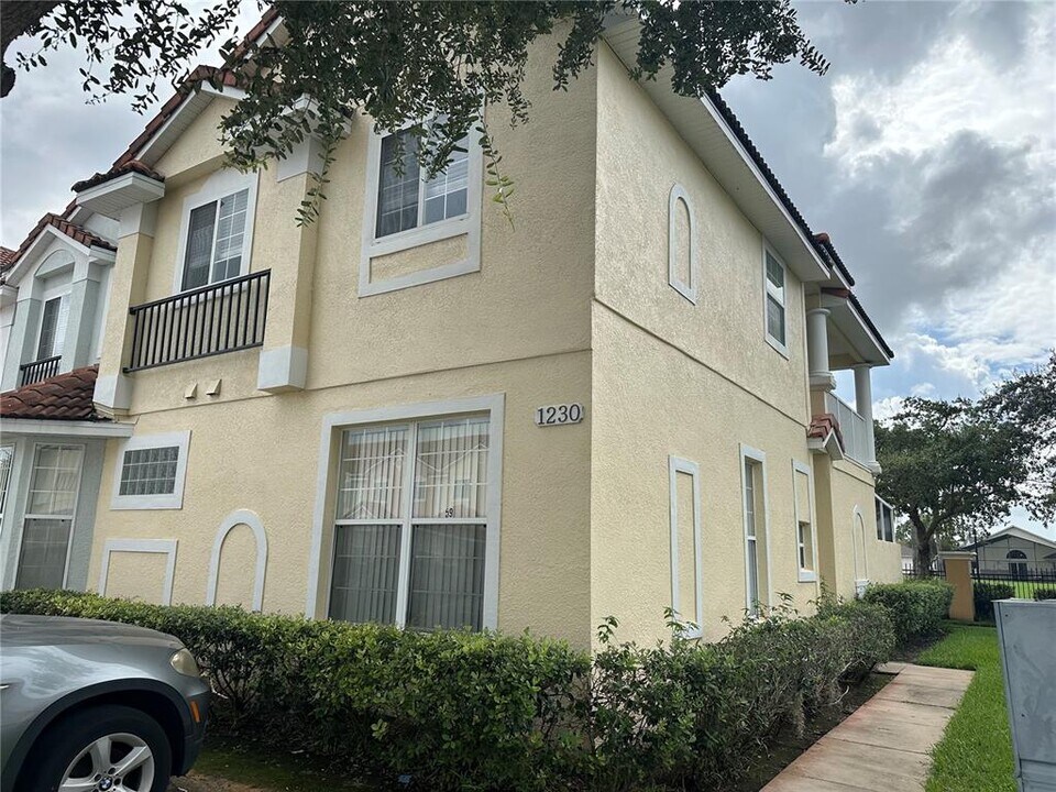 1230 S Beach Cir in Kissimmee, FL - Building Photo