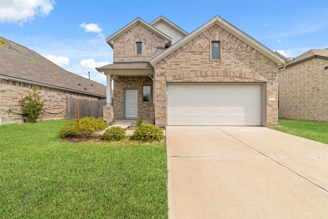 5031 Aspen Orch Dr in Houston, TX - Building Photo
