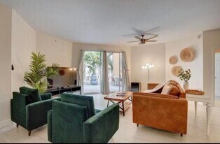 802 W Windward Way in Lantana, FL - Building Photo