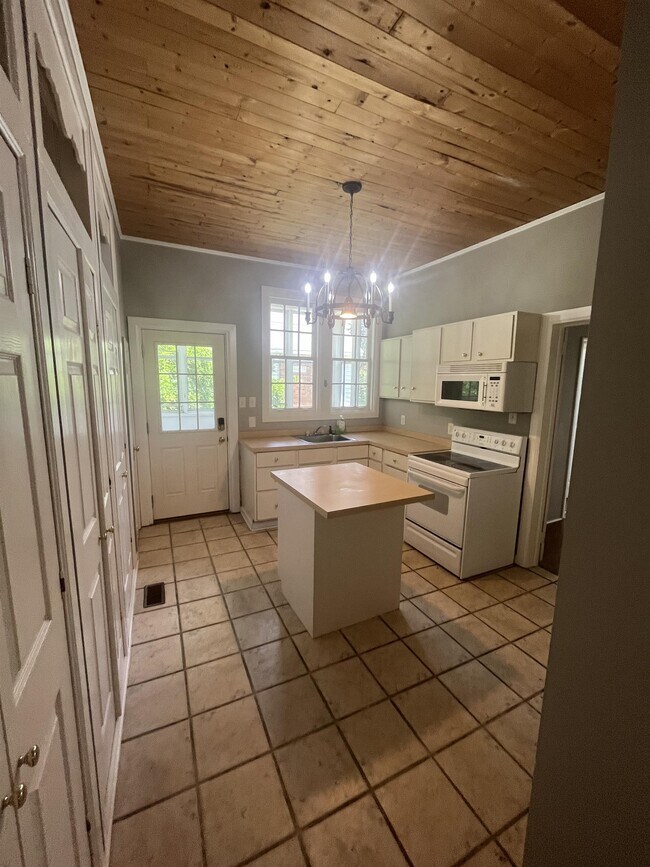 450 Stanley Ave photo'