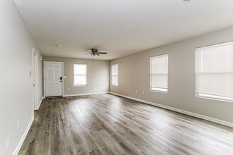 34 Waterman Ave in Commercial Point, OH - Building Photo - Building Photo