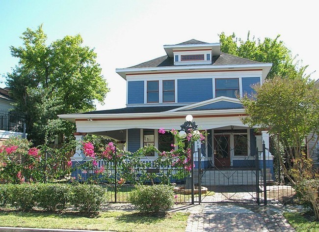 property at 302 Stratford St