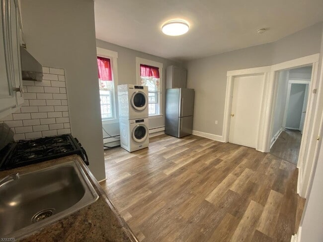 241 Parker Ave in Clifton, NJ - Building Photo - Building Photo