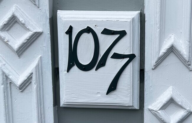1077 Hampshire St, Unit 1077