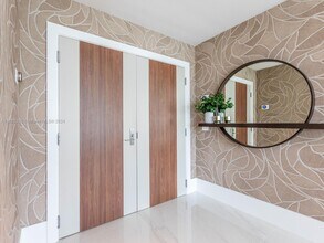 330 Sunny Isles Blvd, Unit # 5-LPH04 in Sunny Isles Beach, FL - Building Photo - Building Photo
