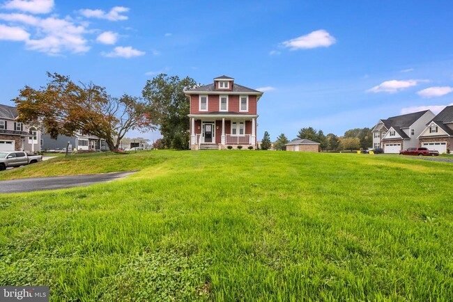 property at 512 N Farm Crossing Rd