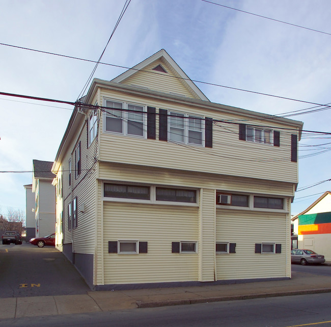 254-270 4th St in Fall River, MA - Foto de edificio - Building Photo