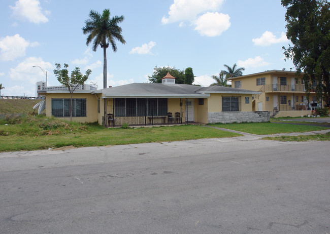 1033-1057 Spring Garden Rd in Miami, FL - Building Photo - Building Photo