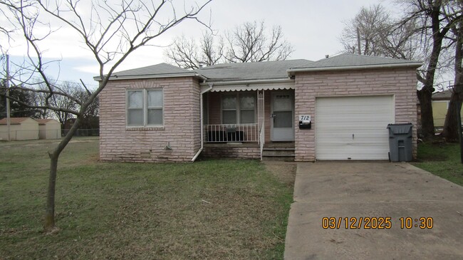 property at 712 SW Roosevelt Ave