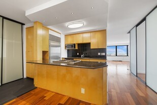 65 E India Row in Boston, MA - Building Photo