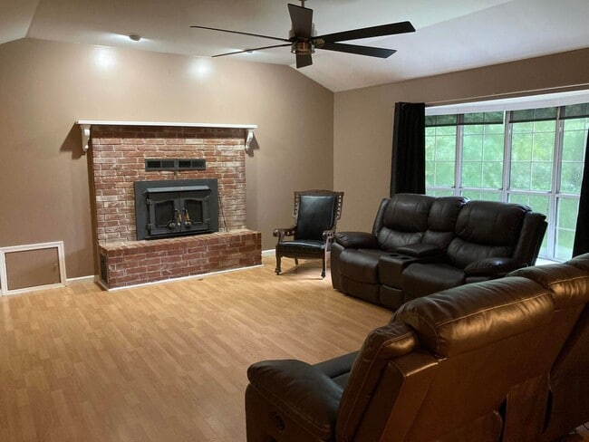 303 Ouita Cir in Russellville, AR - Foto de edificio - Building Photo