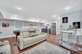 225 S 9th St in Newark, NJ - Foto de edificio - Building Photo