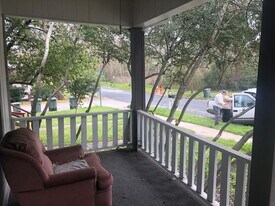 1230 20th St in Huntsville, TX - Building Photo