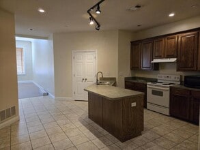 204 S Caddo St in Cleburne, TX - Building Photo - Building Photo
