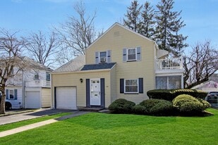 120 Van Buren Ave in Teaneck, NJ - Building Photo