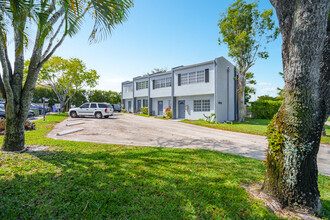 Vista Townhomes in Boca Raton, FL - Foto de edificio - Building Photo