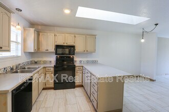 3704 W Cedar St in Rogers, AR - Building Photo - Building Photo